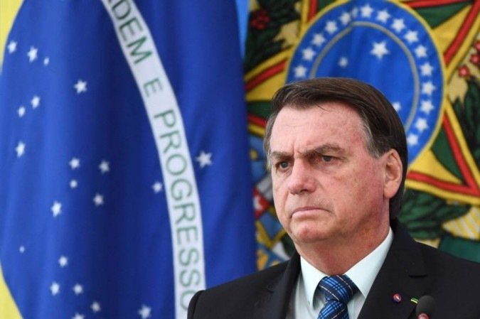 Inflação insuportável: pobres comem o pé de frango que Bolsonaro amassou - Evaristo Sá/AFP