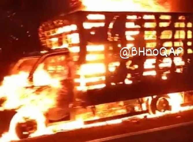 Caminhão pega fogo e chamas atingem vegetação na BR-381 - CBMMG