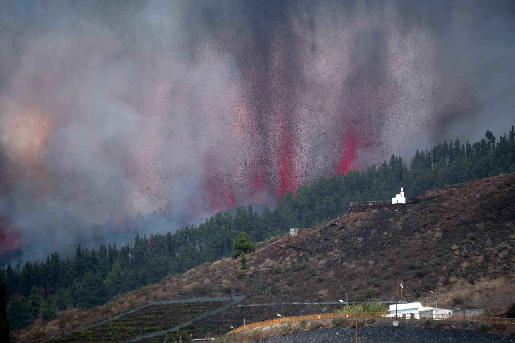Vulcão Cumbre Vieja entra em erupção nas Ilhas Canárias - DESIREE MARTIN / AFP