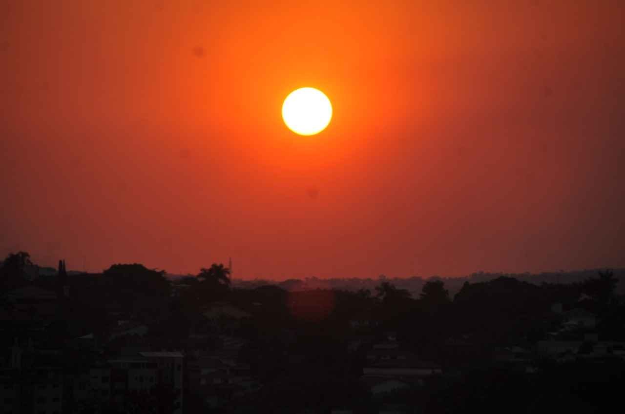 BH tem mais um dia de deserto, com 17% de umidade e 35,6ºC de máxima -  Juarez Rodrigues/EM/D.A Press