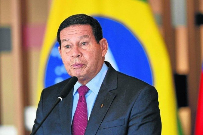 Mourão sobre Marco Civil: 'Tem que ter algo que balize isso efetivamente' - Evaristo Sa/AFP