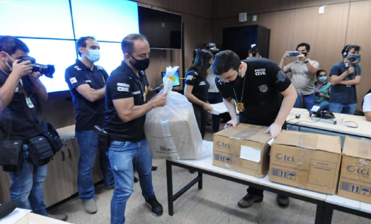 Polícia abre caixas com documentos da BHTrans encontradas por ex-gerente  - Juarez Rodrigues/EM/D.A Press