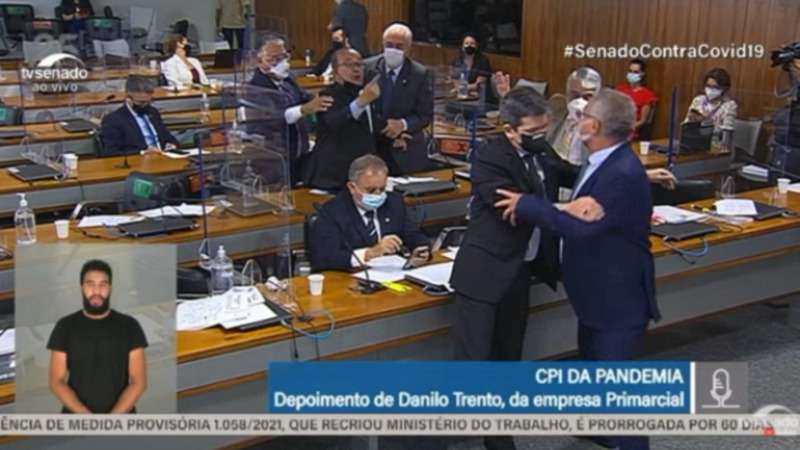 Jorginho Mello ataca Renan para defender Luciano Hang: 'Não fale dele' - TV Senado/Reprodução