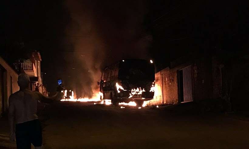 Adolescente de 17 anos é o principal suspeito de incendiar ônibus - Reprodução/WhatsApp