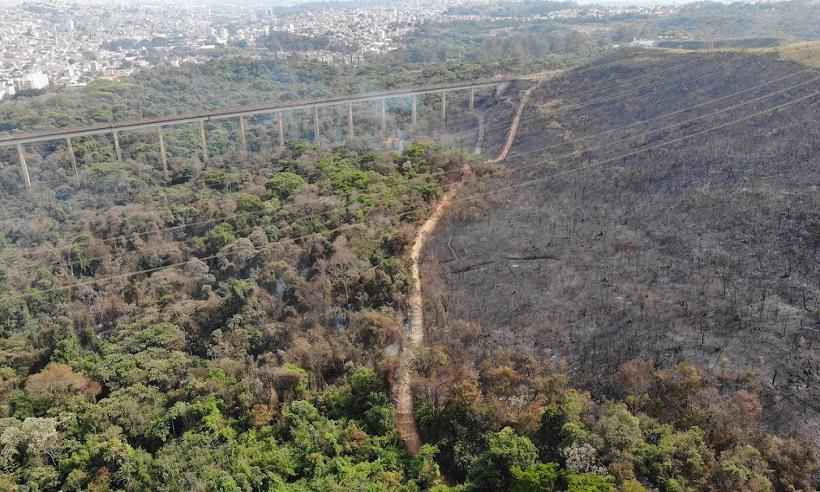 Bombeiros anunciam que incêndio no Rola-Moça foi controlado - CBMMG