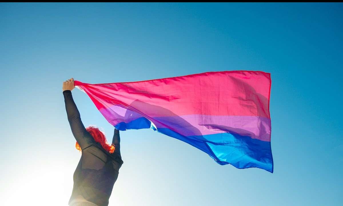 Visibilidade bissexual: discriminação ainda afeta LGBTQIA+ no trabalho - Freepik
