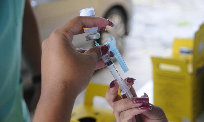 BH aplica segunda dose da vacina para jovens de 18 anos neste sábado (24/9) - Juarez Rodrigues/EM/D.A. Press