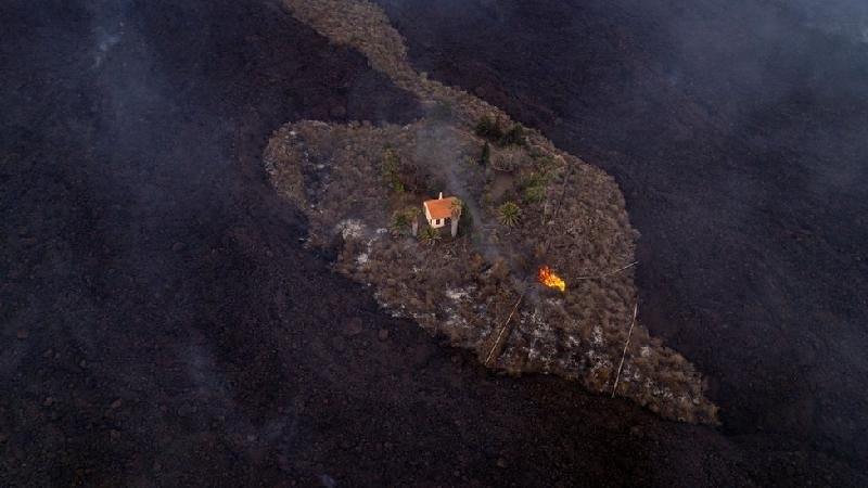 Vulcão em erupção nas Canárias: o desespero de família após casa 'milagrosa' ser consumida por lava - Alfonso Escalero 