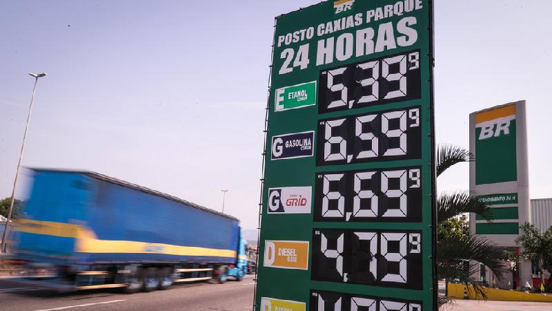 Gasolina mais cara: 4 motivos para disparada de preço dos combustíveis - ANDRE COELHO/EPA