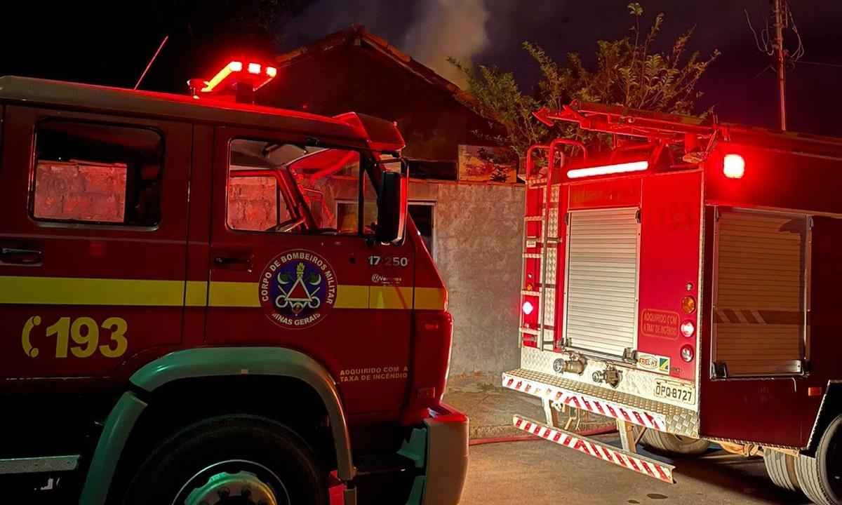 Casa de suspeito de assassinar criança é incendiada - Divulgação/CBMG