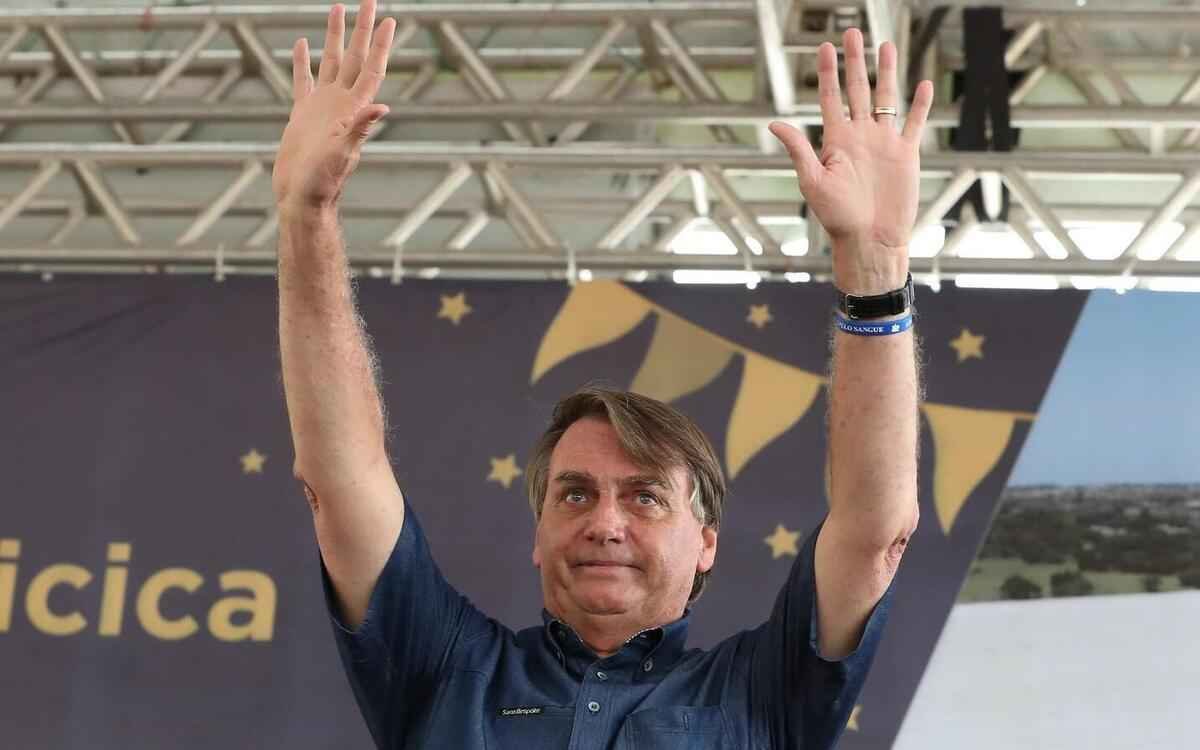Ventos de 95km/h derrubam palanque de Bolsonaro em Maringá  - PR/Reprodução