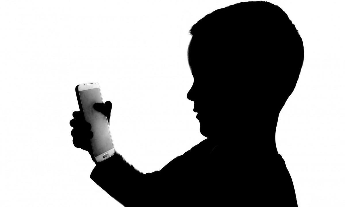 Garoto confessa que matou irmão de 12 anos por causa de telefone celular - Pixabay