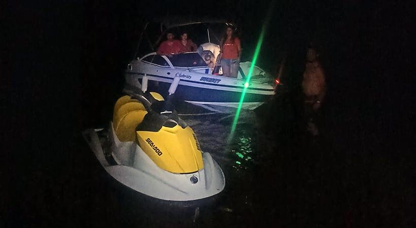 Lancha à deriva é resgatada por bombeiros em represa - CBMMG