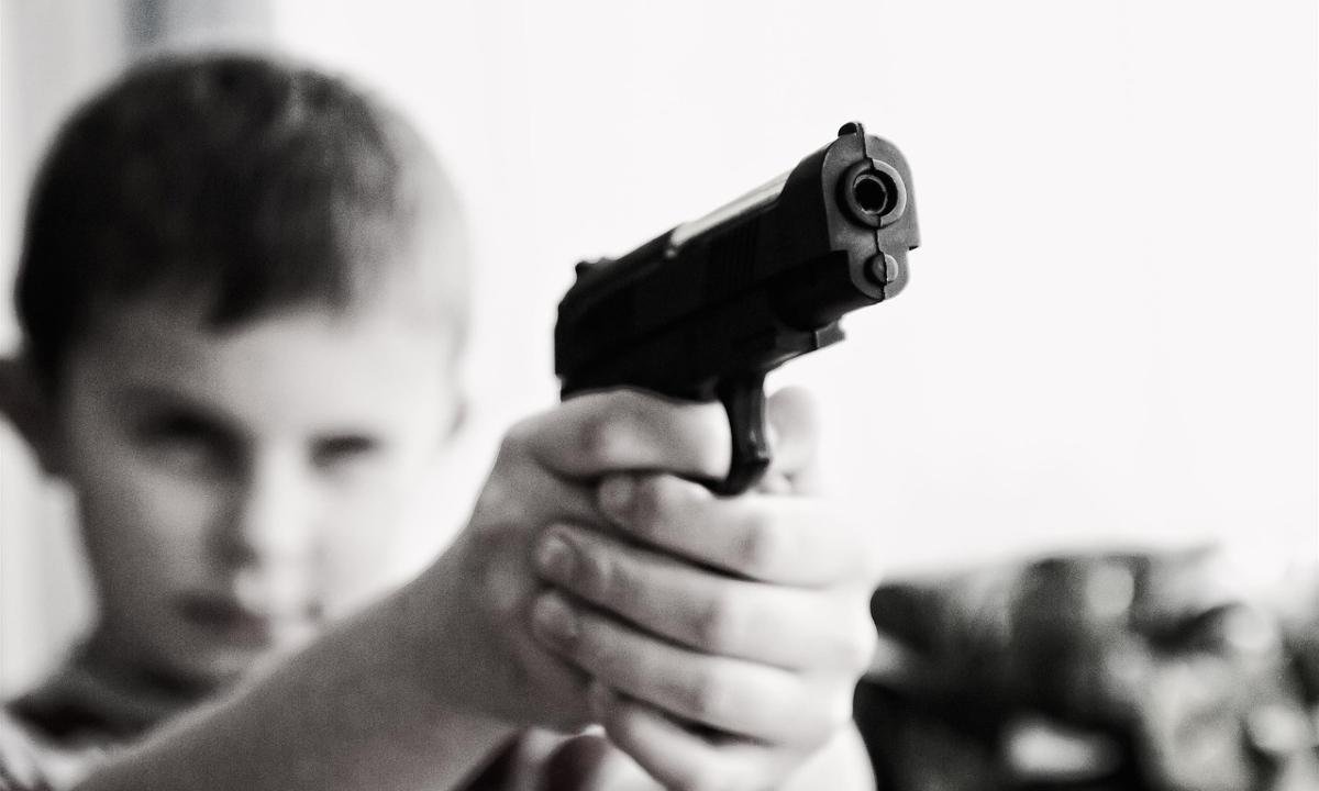 Pai dá arma para filhos brincarem e menino acaba baleado acidentalmente - Imagem ilustrativa - Michal Jarmoluk/Pixabay
