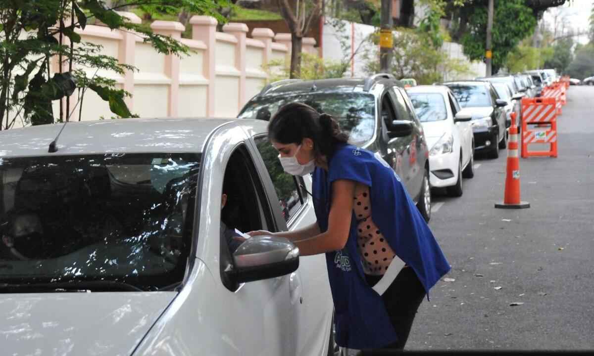 BH aplica 1ª dose da vacina contra COVID em adolescentes com 15 anos - Edesio Ferreira/EM/D.A Press