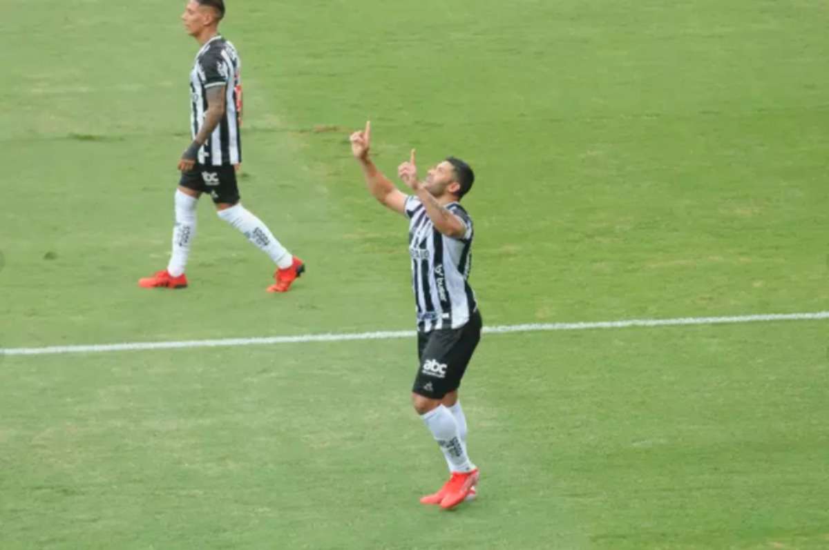 Hulk 10 gols, Galo 53 pontos, líder isolado - Juarez Rodrigues/EM/DAPress