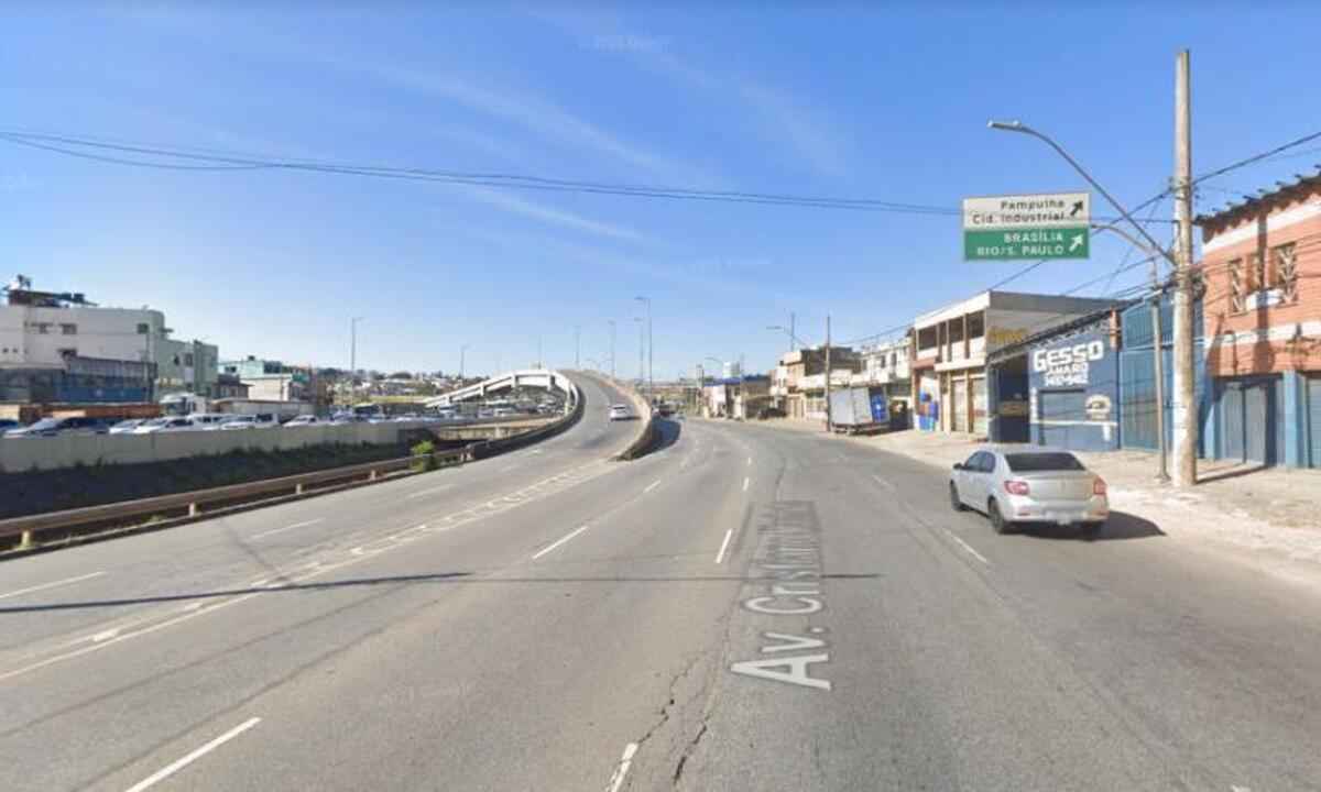 Homem alcoolizado capota carro com filho de 4 anos em BH - Reprodução/Google Street View
