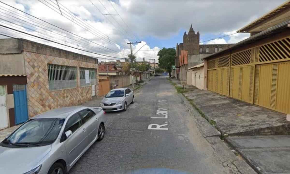 Homem mata companheiro de ex e falha na arma salva vida de mulher - Reprodução/Google Street View