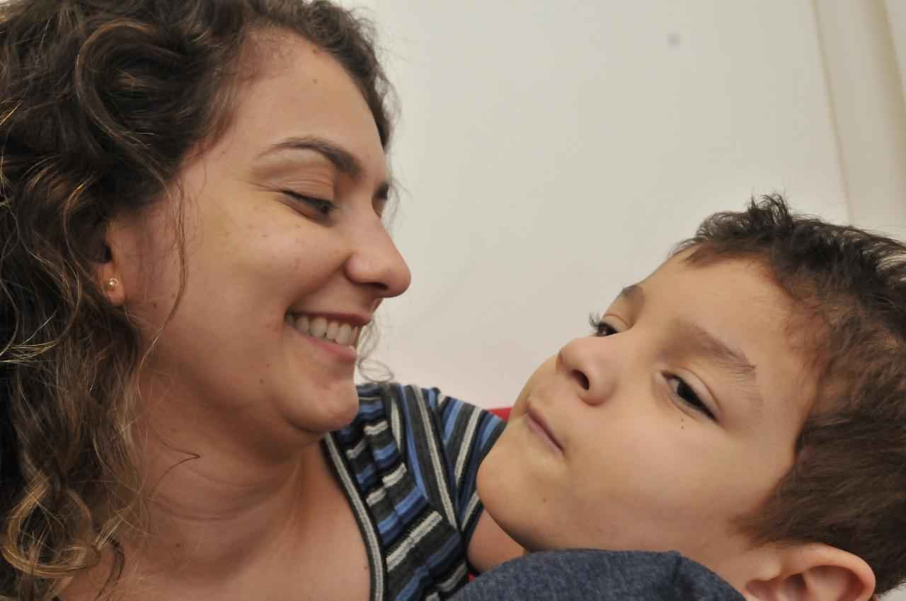 Mãe pede ajuda para arcar com as despesas do filho com doença congênita - Marcos Vieira/EM/D.A Press 
