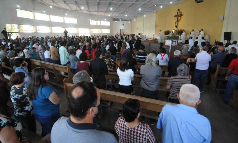 Missa para a padroeira tem orações contra doenças, fome e desemprego - Gladyston Rodrigues/EM/D.A Press