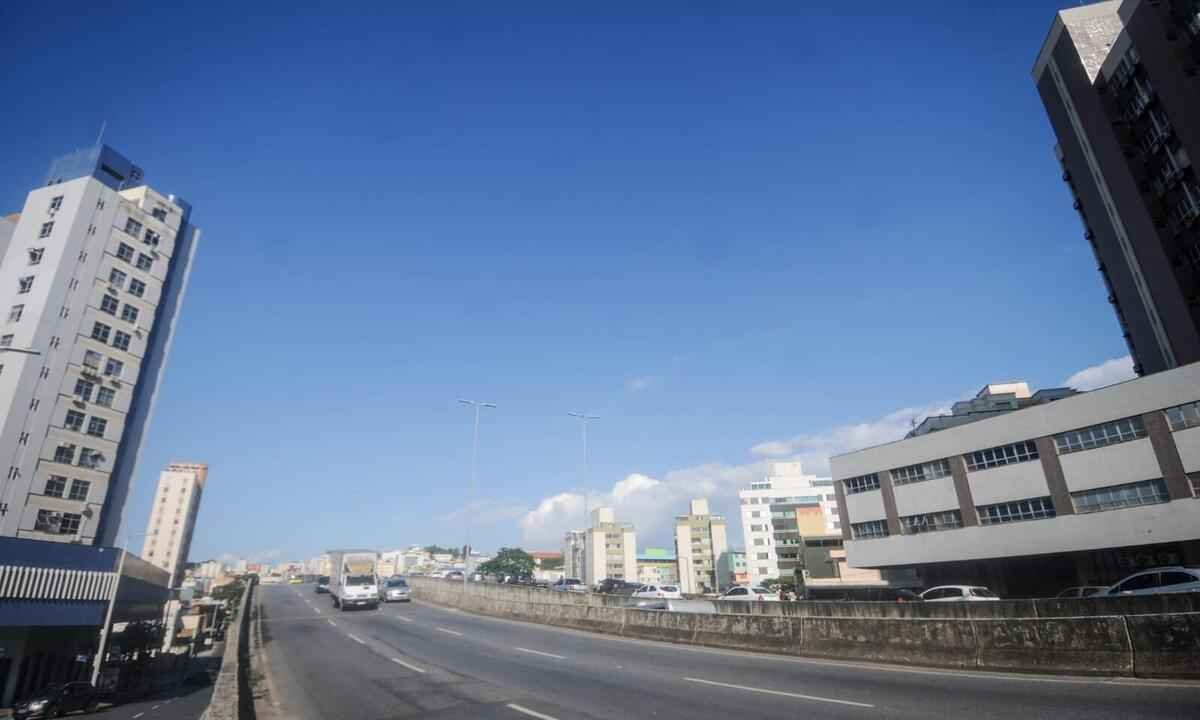 Frente fria que avança pelo oceano deixa clima mais instável em Minas - Leandro Couri/EM/D.A Press