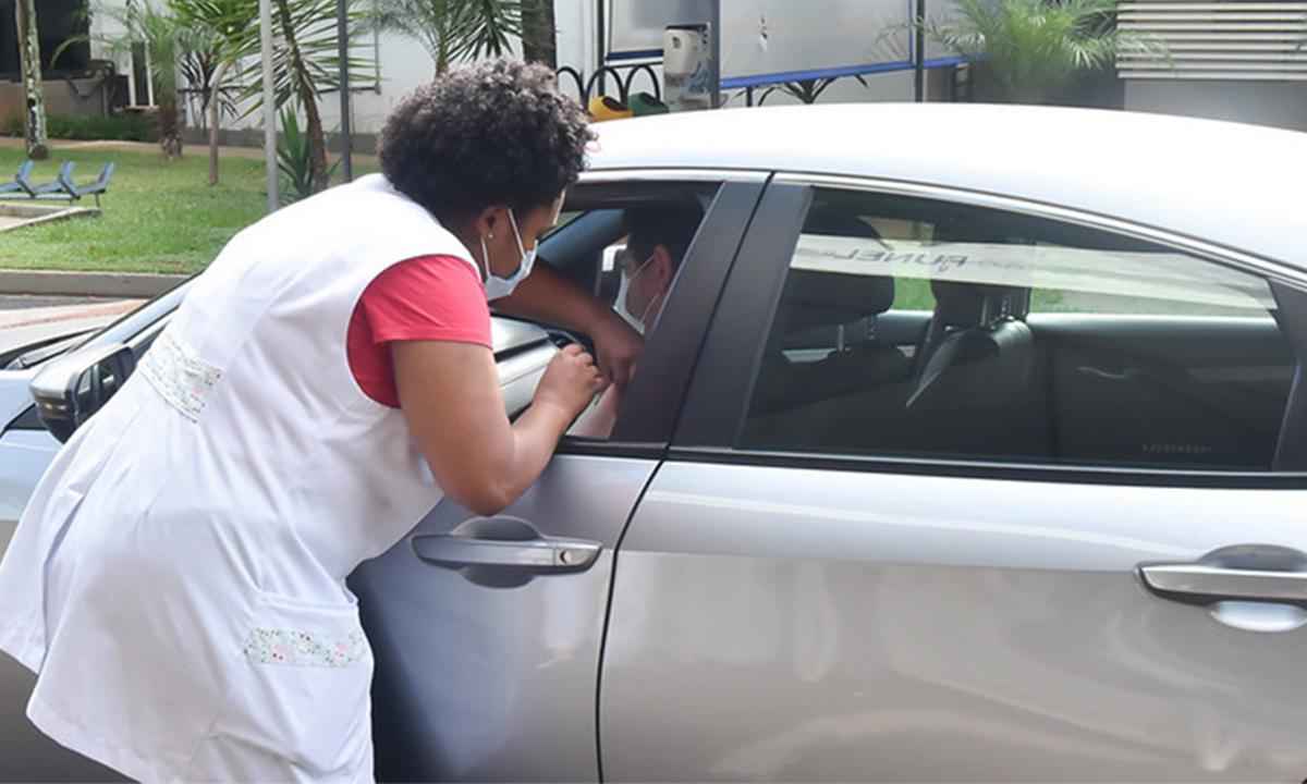 Uberaba finaliza 1ª dose e inicia aplicação da 3ª na área da saúde - Prefeitura de Uberaba/Divulgação