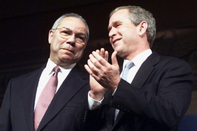 ''Grande servidor público'', diz ex-presidente Bush sobre Colin Powell - PAUL BUCK / AFP