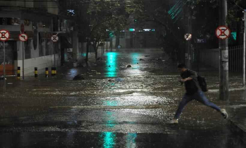Temporais em BH: Kalil se reúne com secretários na tarde desta terça - Túlio Santos/EM/D.A Press