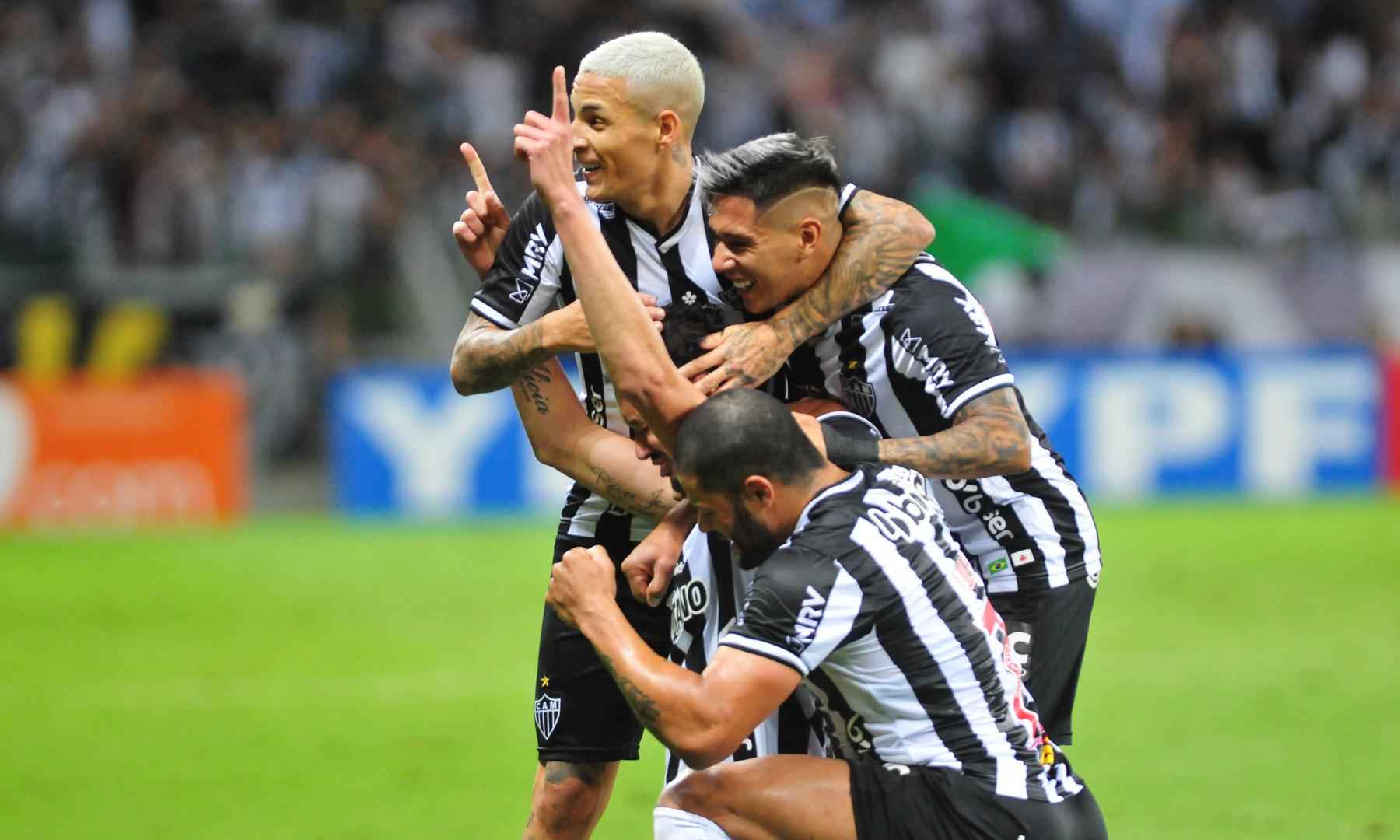 Galo goleia e carimba sua classificação no Mineirão - Ramon Lisboa/EM/D.A Press