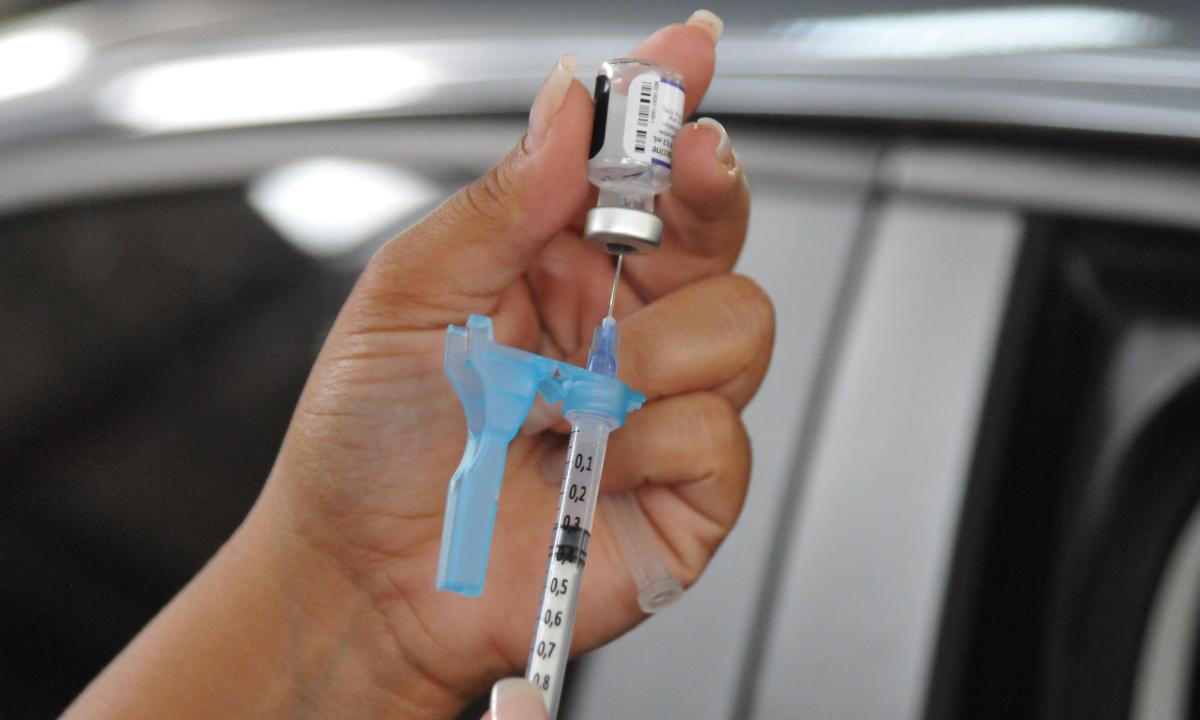 Chuvas mudam ponto de vacinação contra COVID-19 em Contagem - Gladyston Rodrigues/EM/D.A Press