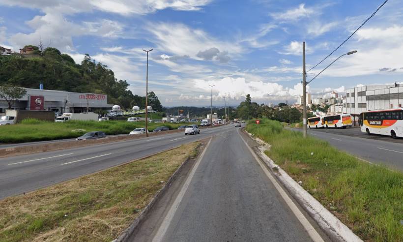 Veículo capota e atinge andarilho durante a madrugada no Anel Rodoviário - Google Street View