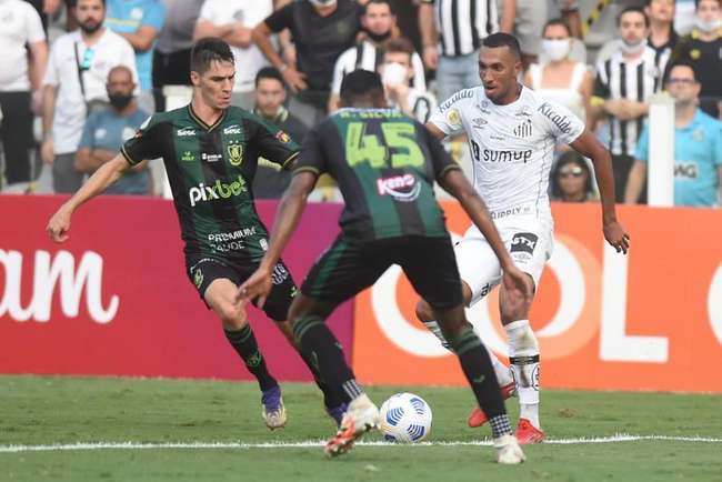Alê comemora vitória sobre o Santos e comenta foco do América na Série A - Ivan Storti/Santos FC