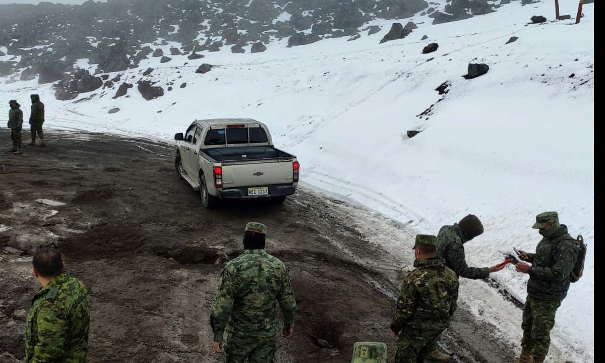 Avalanche em vulcão nevado no Equador mata montanhistas - Handout/ECU911/AFP