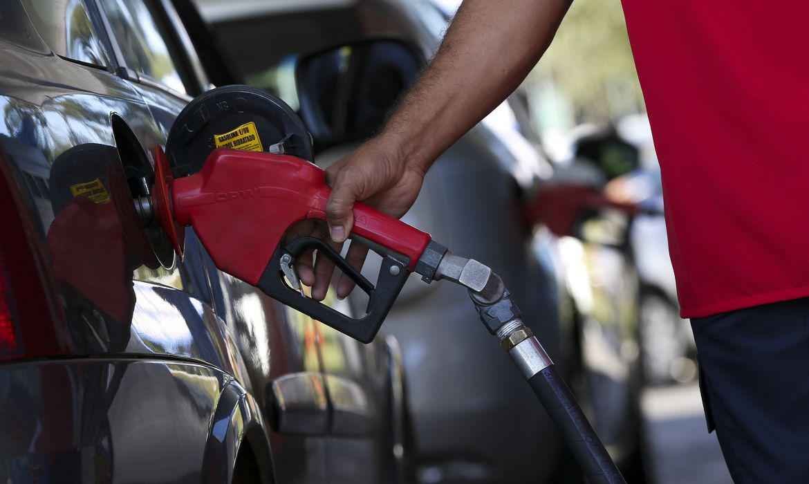Saiba onde a gasolina não custa menos de R$ 7 em MG - Marcello Camargo/Agência Brasil