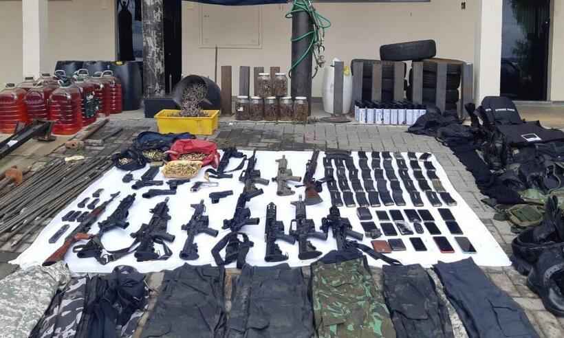 Explosivos, fuzis, munições: confira material apreendido em Varginha - PM/Divulgação