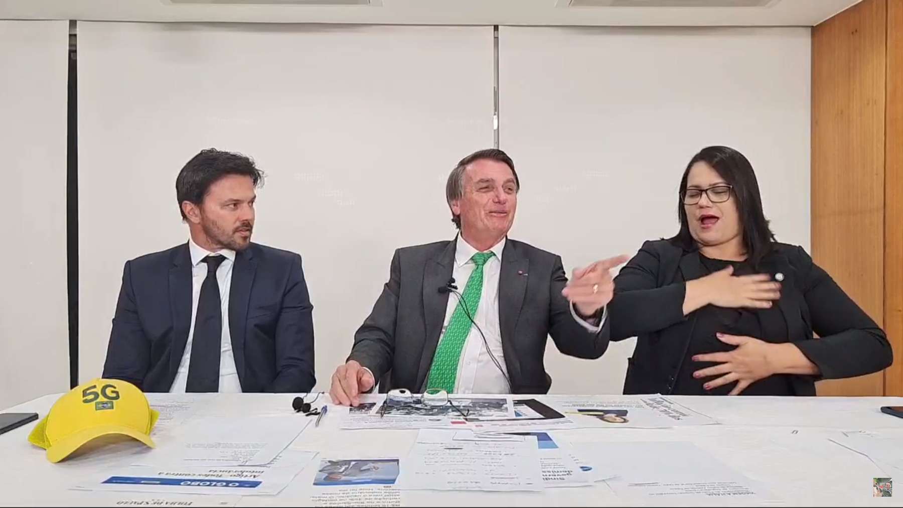 Bolsonaro diz que jato d'água 'matou piolho' de manifestantes na Itália - Reprodução/YouTube