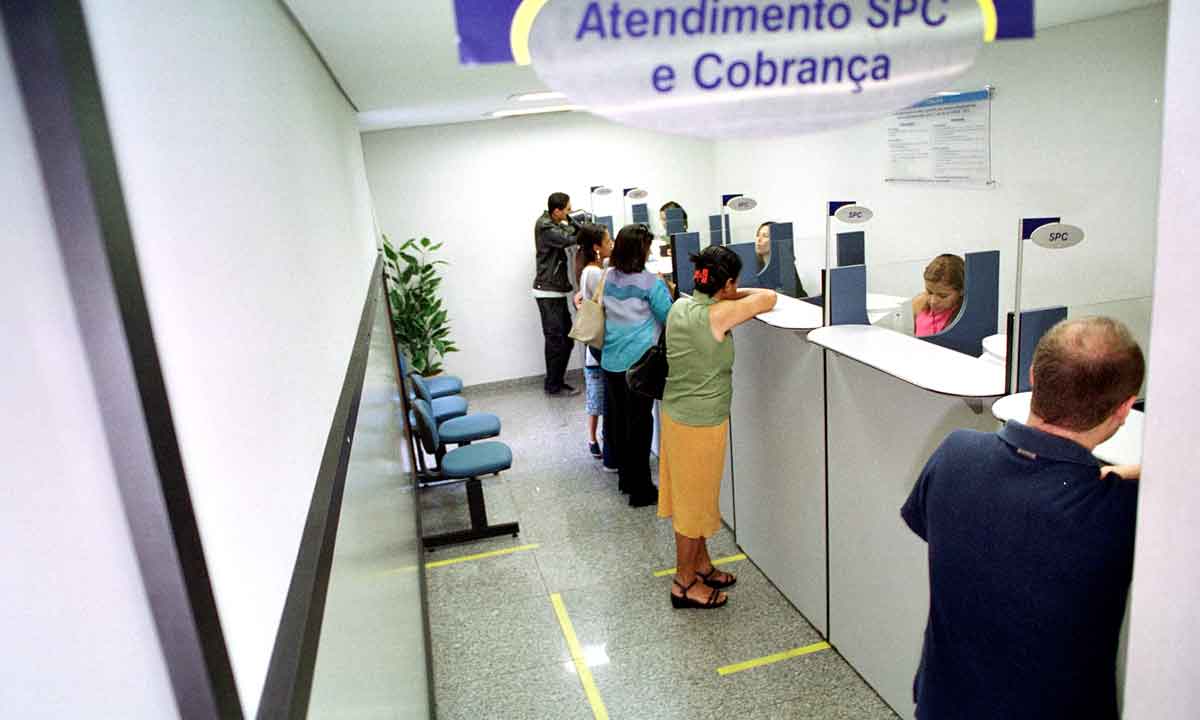 Nível de endividamento das famílias bate recorde e chega a 12 milhões - Beto Magalhaes/EM/D.A Press - 09/08/04