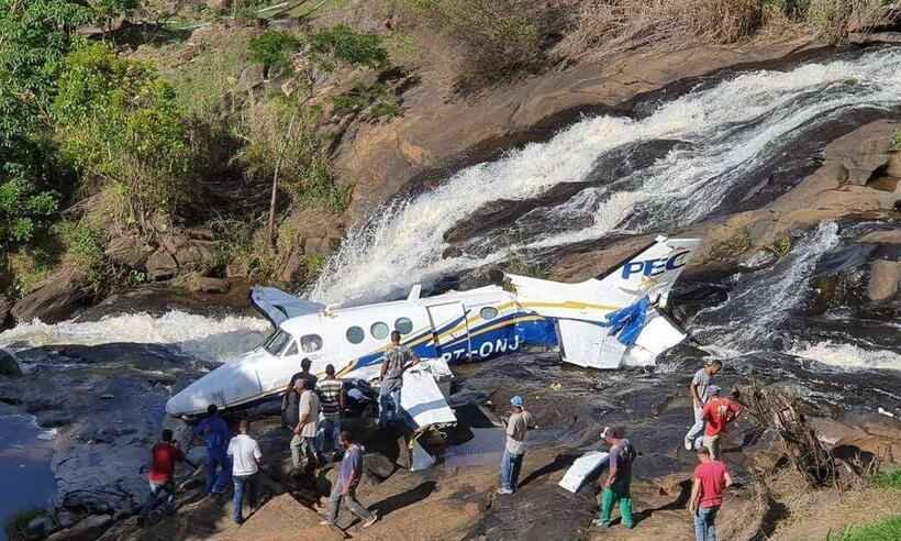 Cachoeira onde avião de Marília Mendonça caiu fica em condomínio - CBMMG/Divulgação