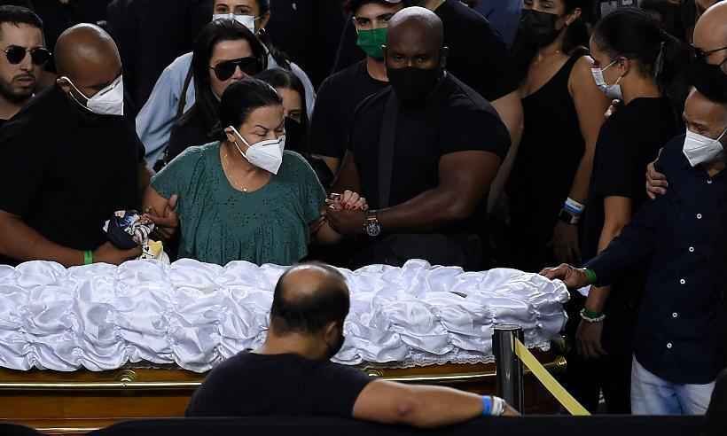 Velório de Marília Mendonça reúne milhares e emoção da mãe toca o Brasil - Evaristo Sá/AFP