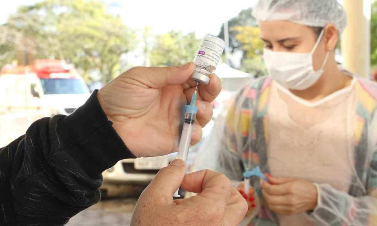 BH encerra vacinação em todo o público adulto nesta segunda-feira (8/11) - Edesio Ferreira/EM/D.A Press