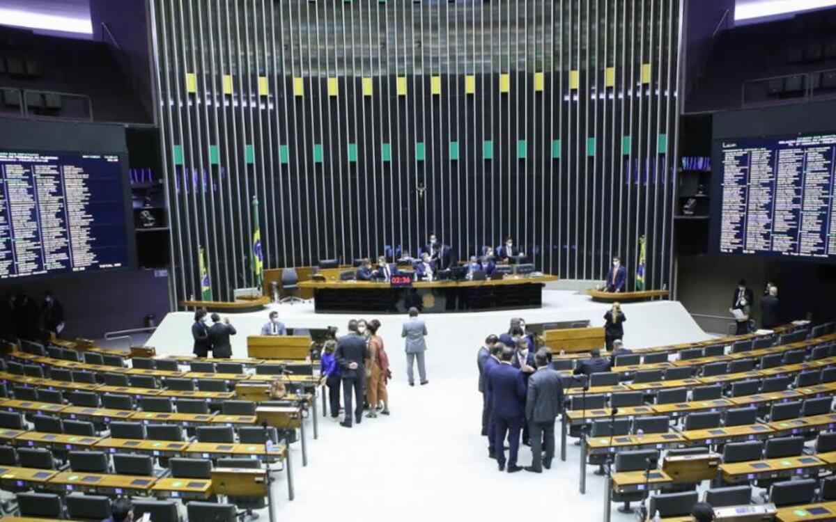 316 x 147: Plenário mantém mudança no teto de gastos na PEC  - Antônio Augusto/Câmara dos Deputados