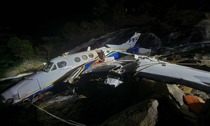 Polícia usou espingarda para afastar invasores de avião de Marília Mendonça - CBMMG