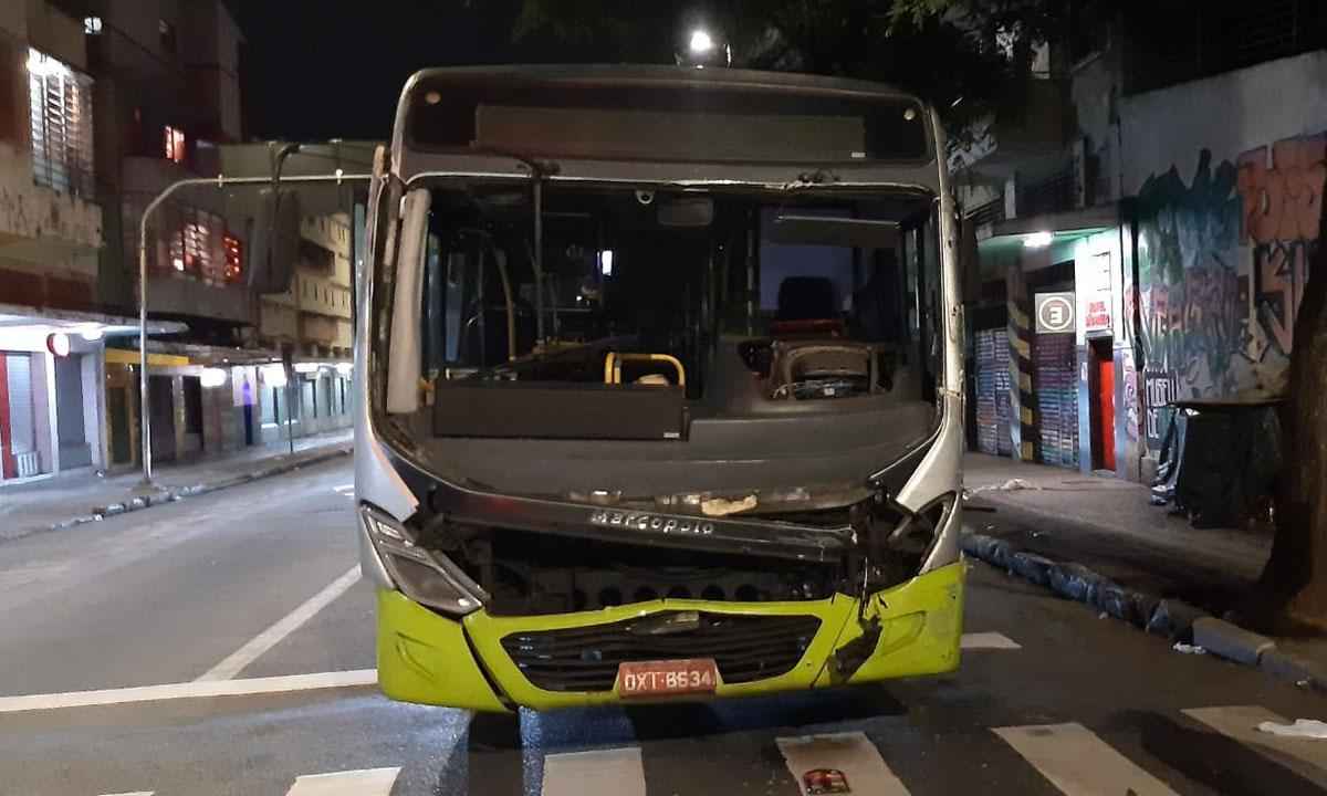 Batida entre ônibus fere torcedores do Cruzeiro no Centro de BH - Leonardo Alvarenga Santos/Divulgação