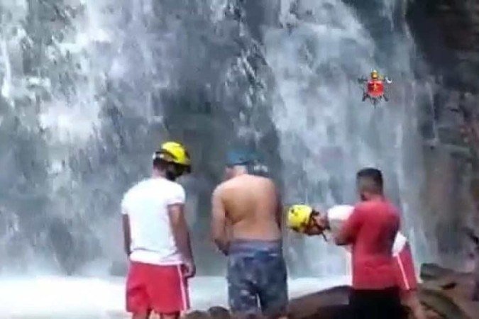 Homem morre após queda de 30 metros em cachoeira no Distrito Federal - Divulgação/Corpo de Bombeiros