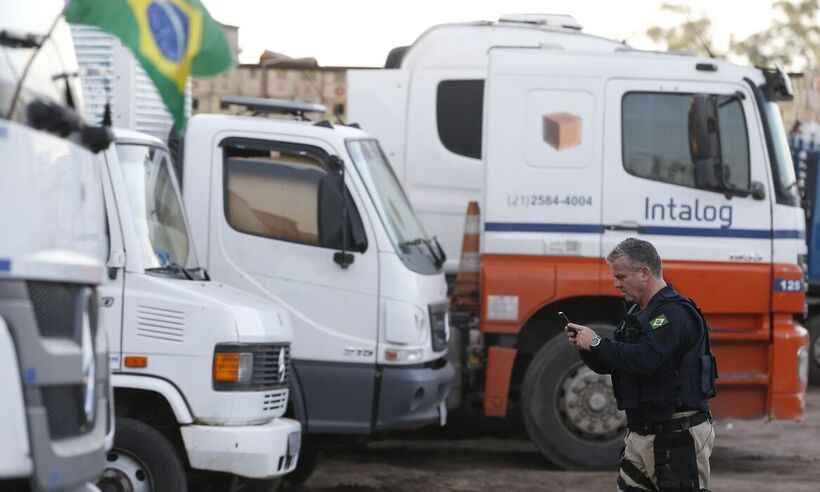 Motoristas de caminhões, ônibus e vans sem exame toxicológico pagarão multa - Tomaz Silva/Agência Brasil
