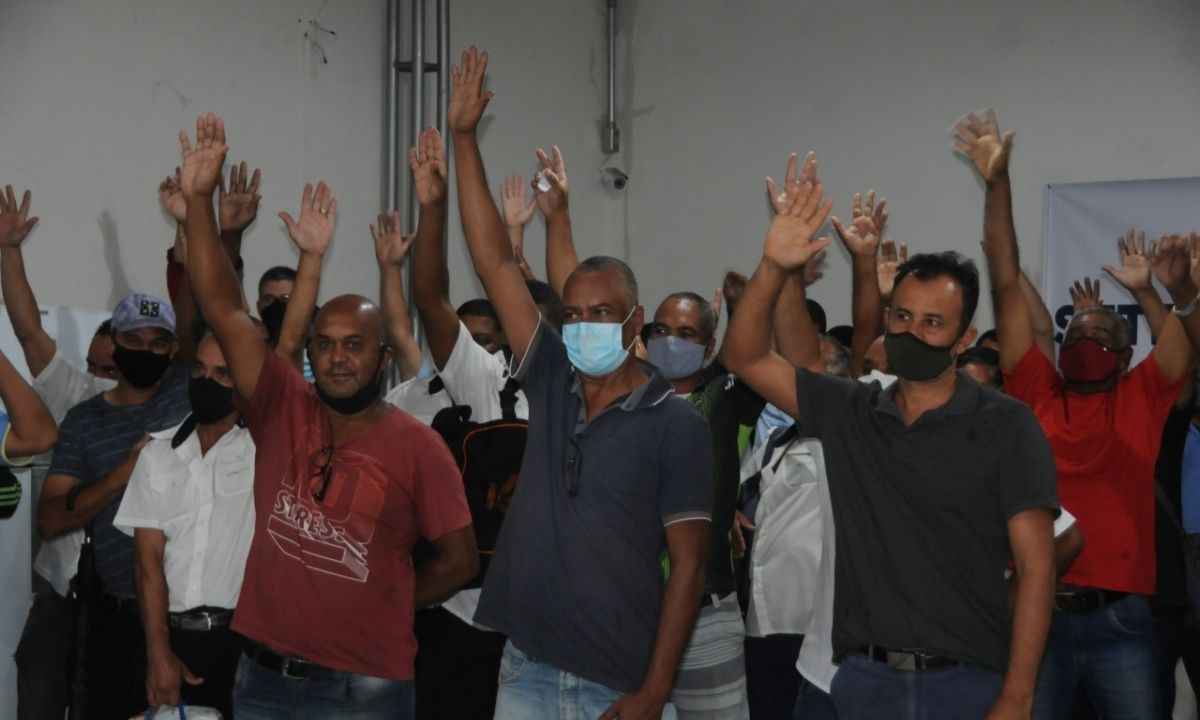Motoristas de ônibus de BH aprovam estado de greve nesta quinta (11/11) - Juarez Rodrigues/EM/D.A Press
