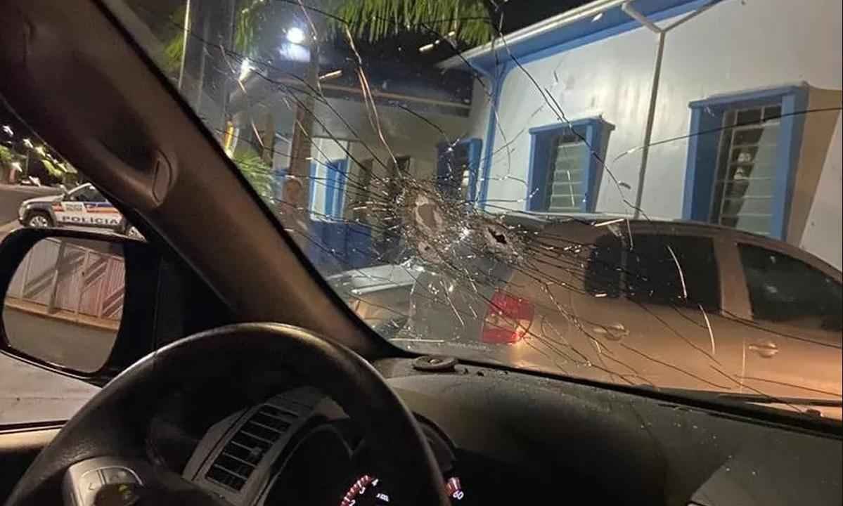Assaltantes tentam roubar carro de comandante da PM e levam chumbo - Samir Alouan/Rádio 97 FM/Jornal Pontal
