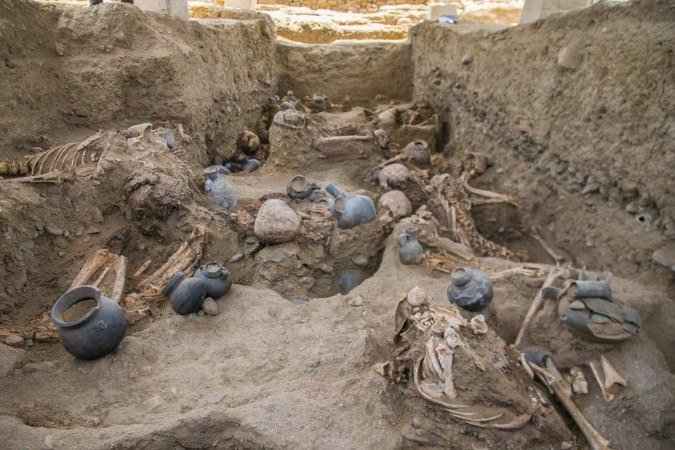 Tumba coletiva é descoberta em cidadela pré-hispânica no Peru - AFP