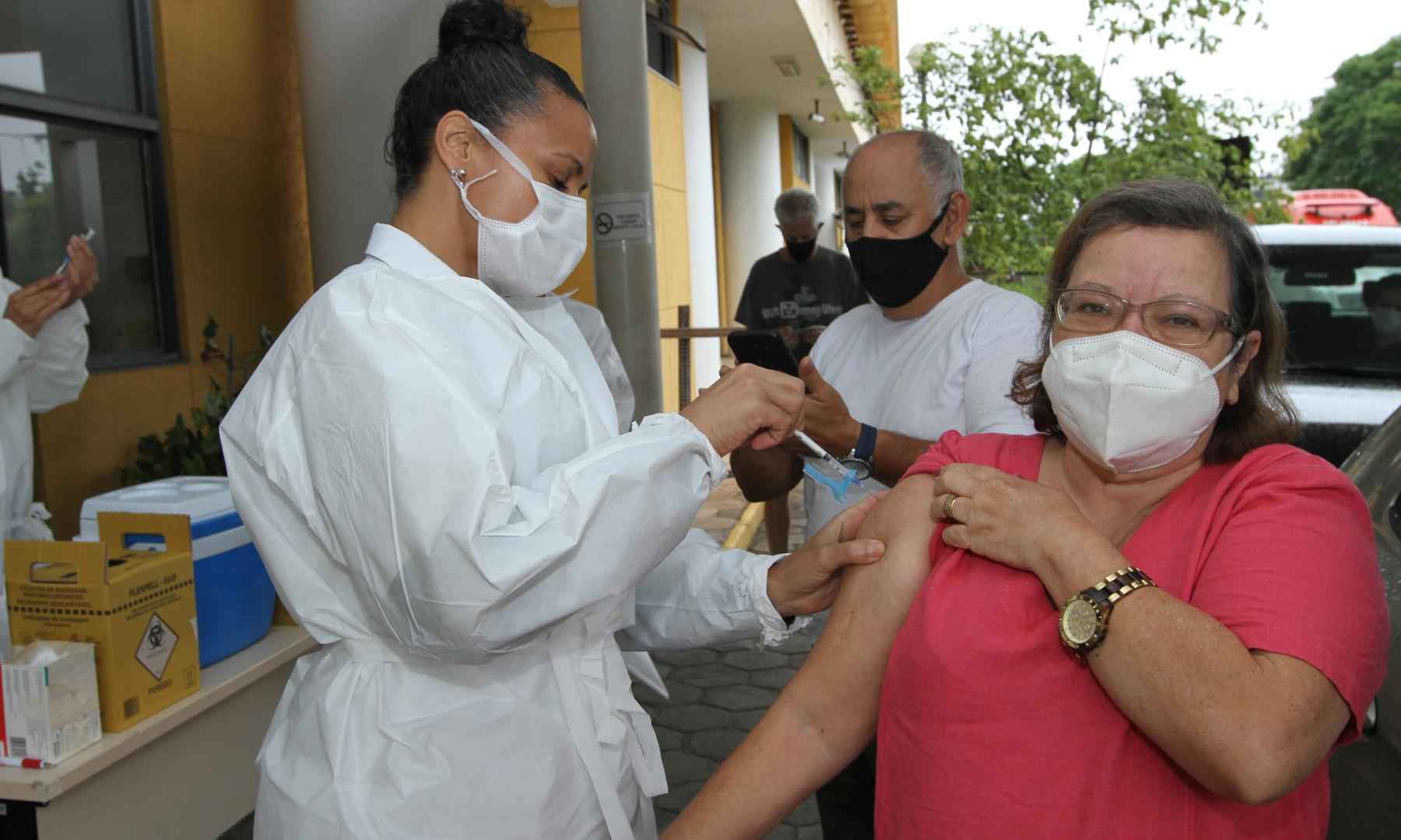 Brasil chega a 58,21% da população com vacinação completa contra a COVID - Jair Amaral/EM/D.A Press