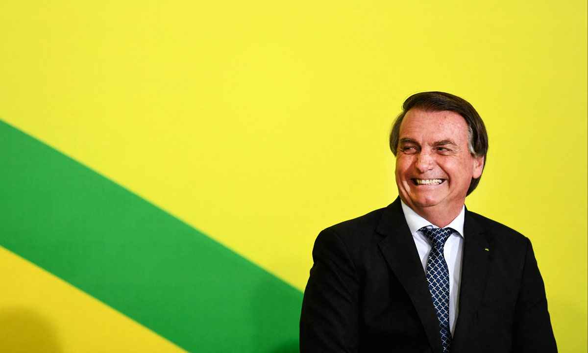 Jair Bolsonaro voa para o Golfo Pérsico em busca de investimentos - EVARISTO SÁ/AFP